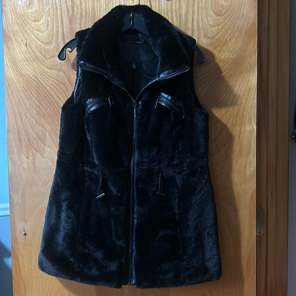 MOB wife trend: WHBM faux fur vest!